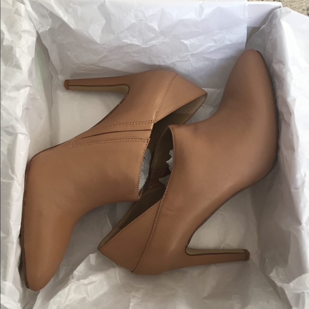 Ann Taylor Liana Leather shootie
